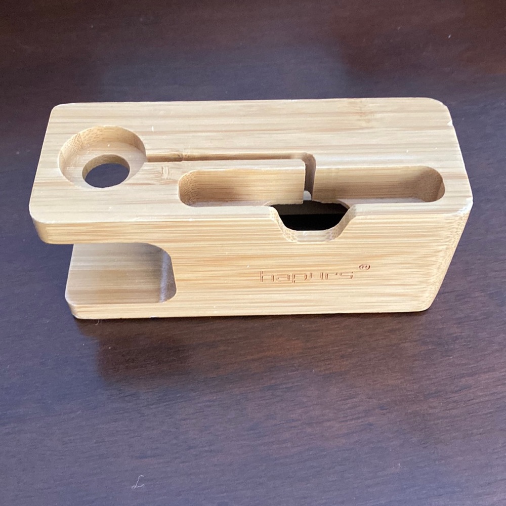 Hapurs Apple Watch and iPhone charger holder.